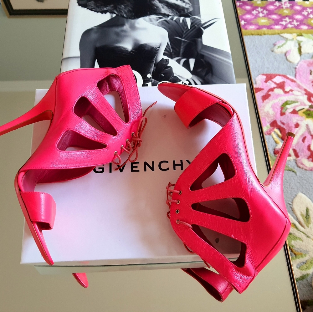 GIVENCHY PINK SHOES 💣👍